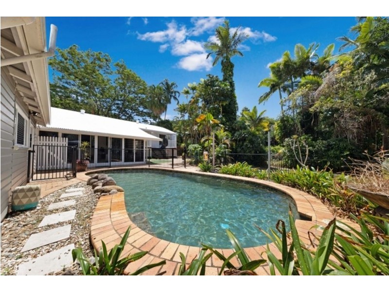 67 Hillview Crescent, Whitfield QLD 4870