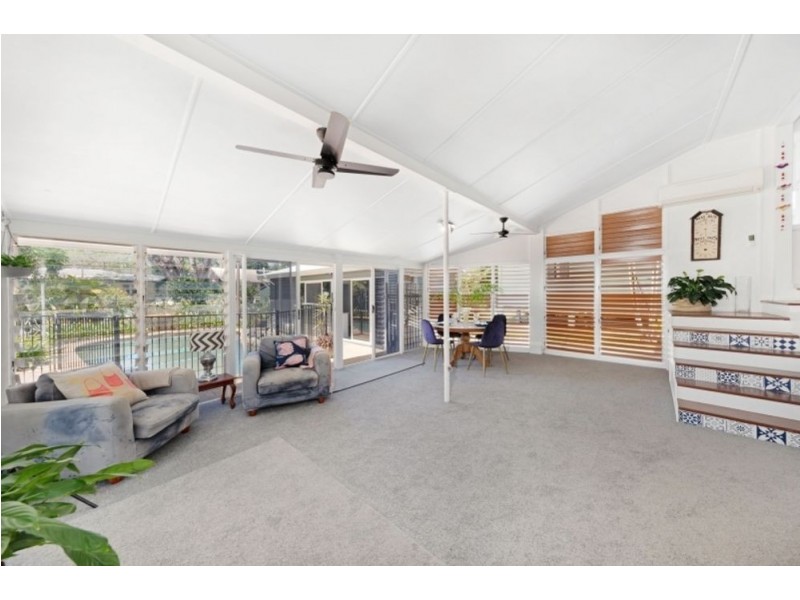 67 Hillview Crescent, Whitfield QLD 4870