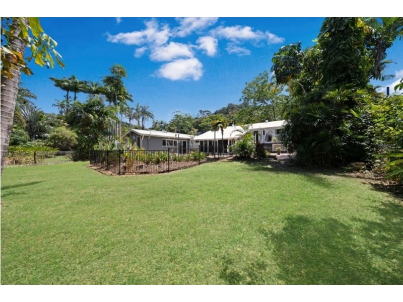 67 Hillview Crescent, Whitfield QLD 4870