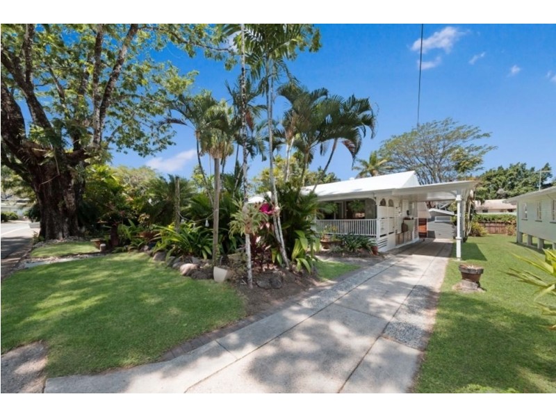 67 Hillview Crescent, Whitfield QLD 4870