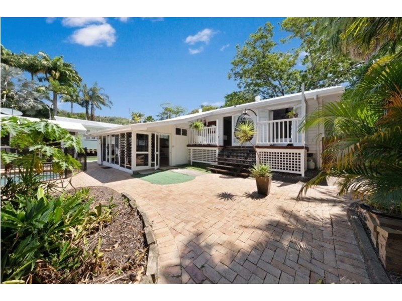 67 Hillview Crescent, Whitfield QLD 4870