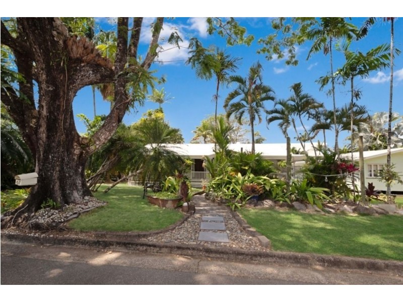 67 Hillview Crescent, Whitfield QLD 4870