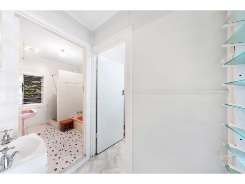 5 Crowley Close, Whitfield QLD 4870