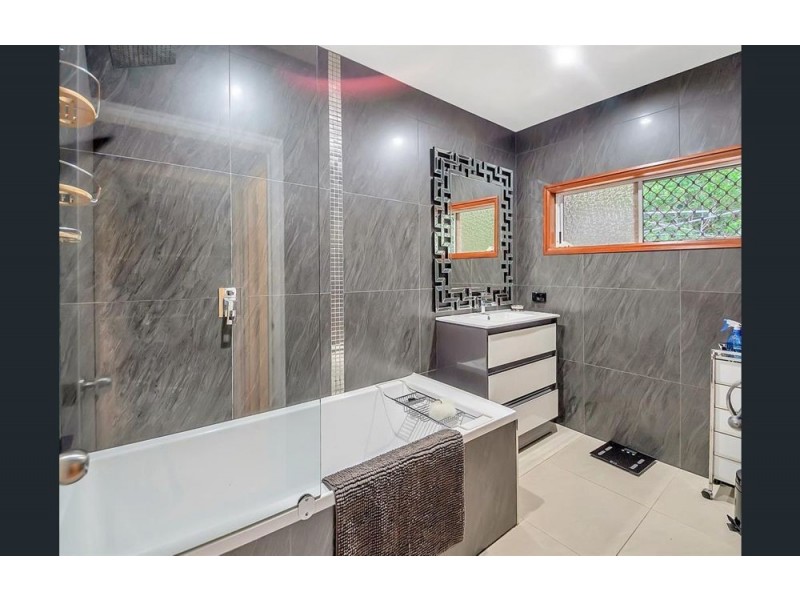 17-19 Robb Road, Redlynch QLD 4870