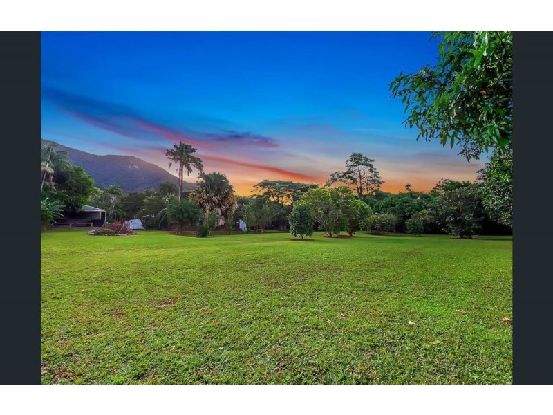 17-19 Robb Road, Redlynch QLD 4870