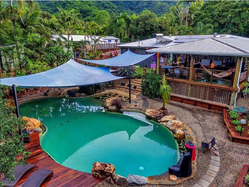 17-19 Robb Road, Redlynch QLD 4870