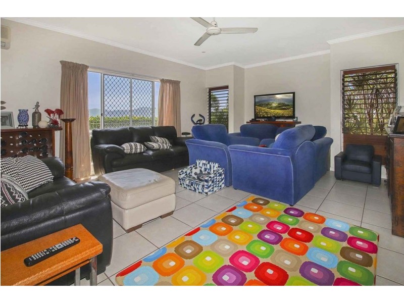 2 Trumpeter Street, Kanimbla QLD 4870