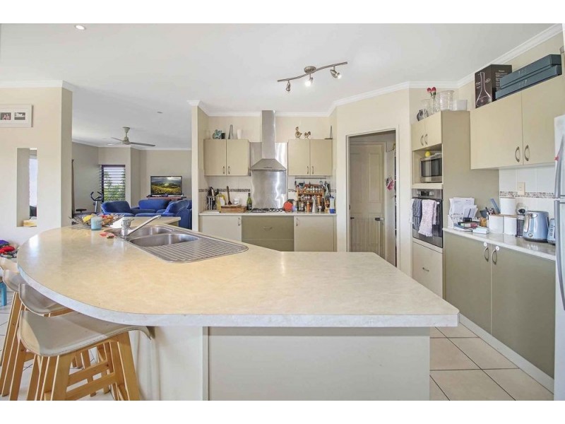 2 Trumpeter Street, Kanimbla QLD 4870