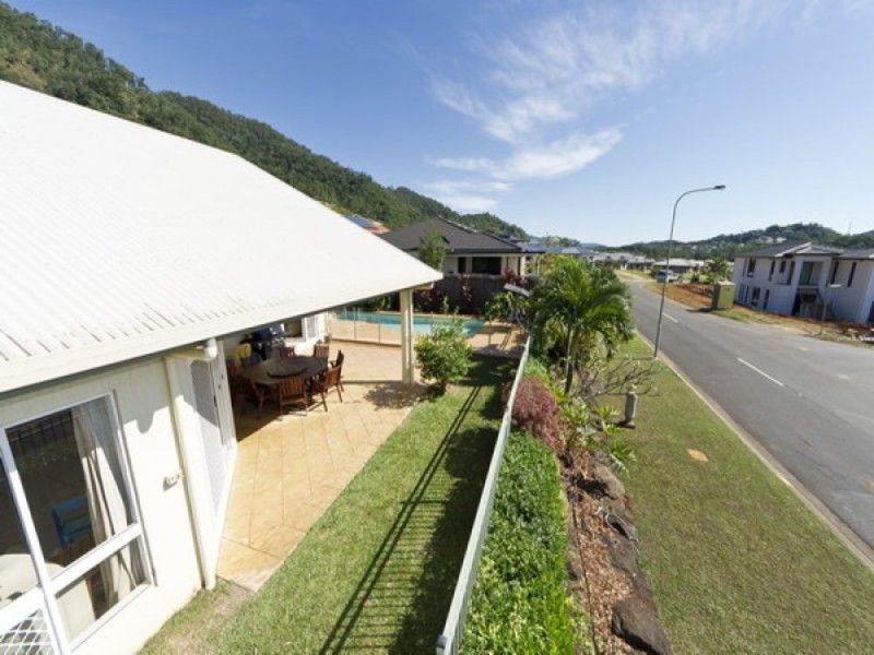 2 Trumpeter Street, Kanimbla QLD 4870