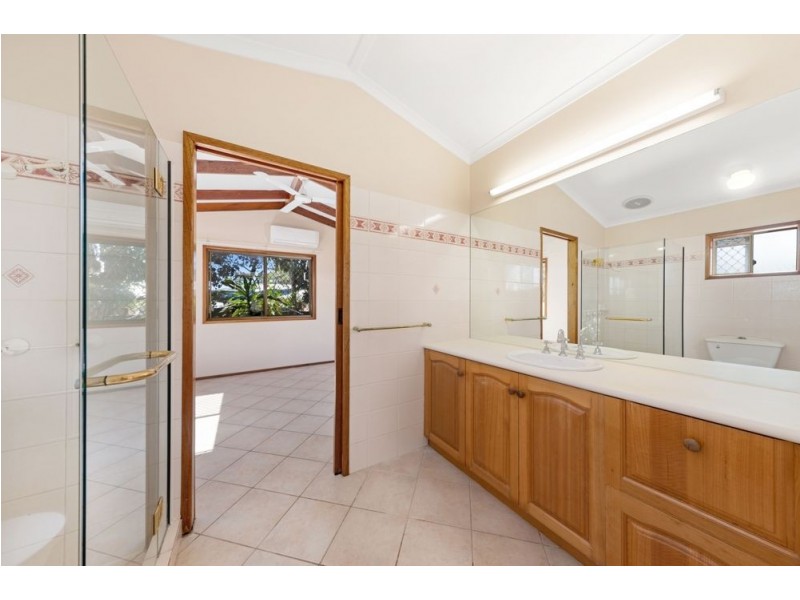 2 Rogers Close, Whitfield QLD 4870