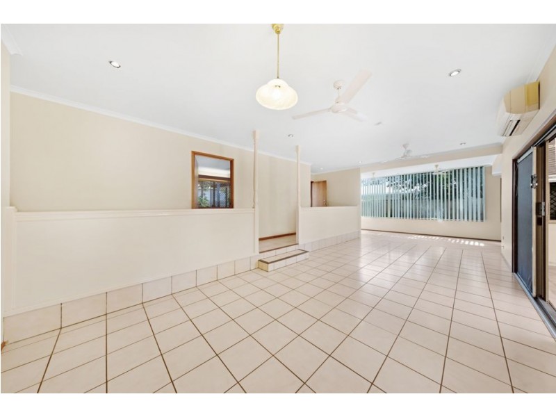 2 Rogers Close, Whitfield QLD 4870