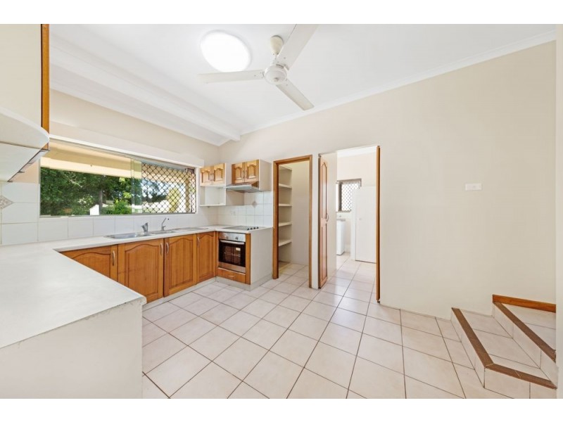 2 Rogers Close, Whitfield QLD 4870