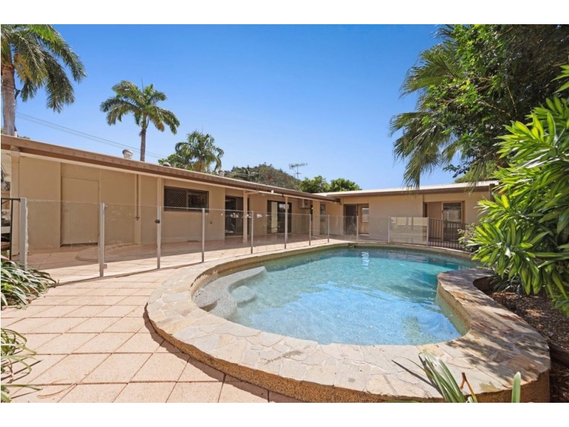 2 Rogers Close, Whitfield QLD 4870