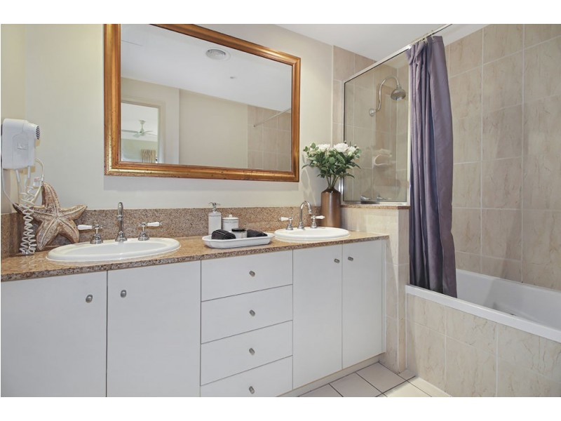 1625/2 Greenslopes Street, Cairns North QLD 4870