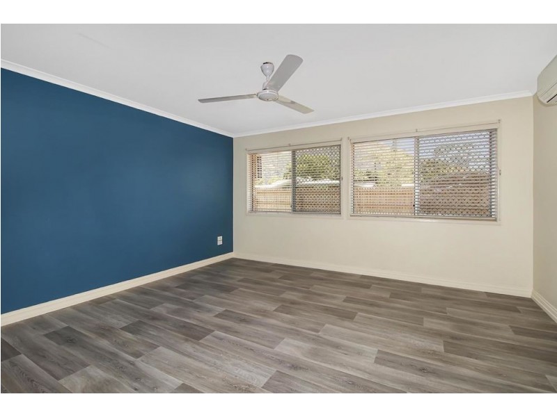 24 McEwen Street, Mooroobool QLD 4870