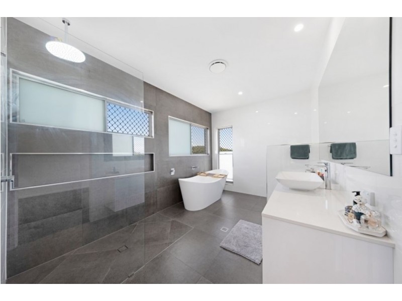 9 Tarwhine Close, Kanimbla QLD 4870