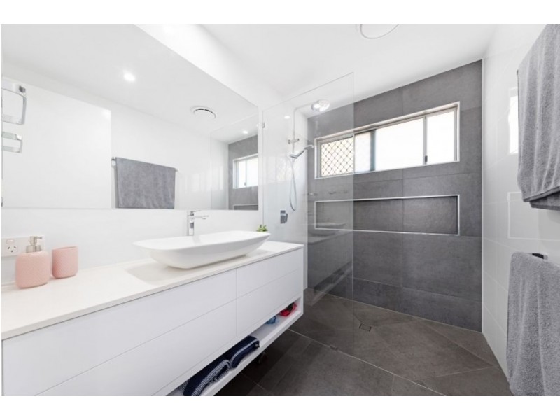 9 Tarwhine Close, Kanimbla QLD 4870