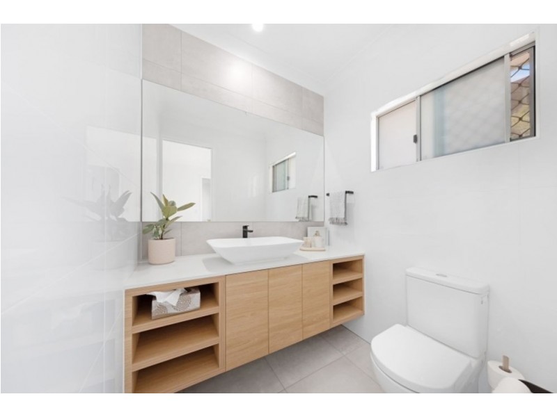 9 Tarwhine Close, Kanimbla QLD 4870