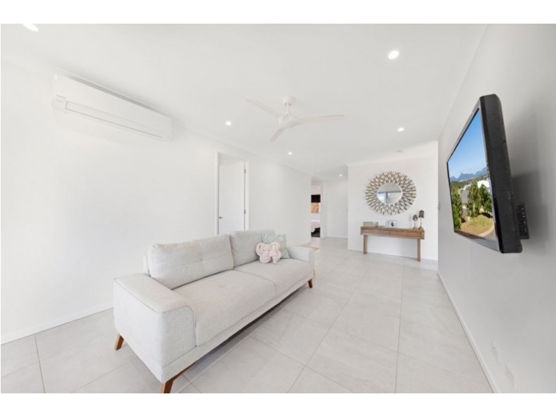 9 Tarwhine Close, Kanimbla QLD 4870