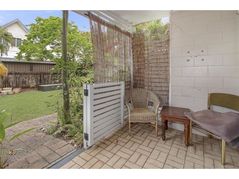 2/33 Rutherford Street, Yorkeys Knob QLD 4878