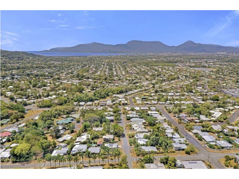 18 Hodel Street, Whitfield QLD 4870