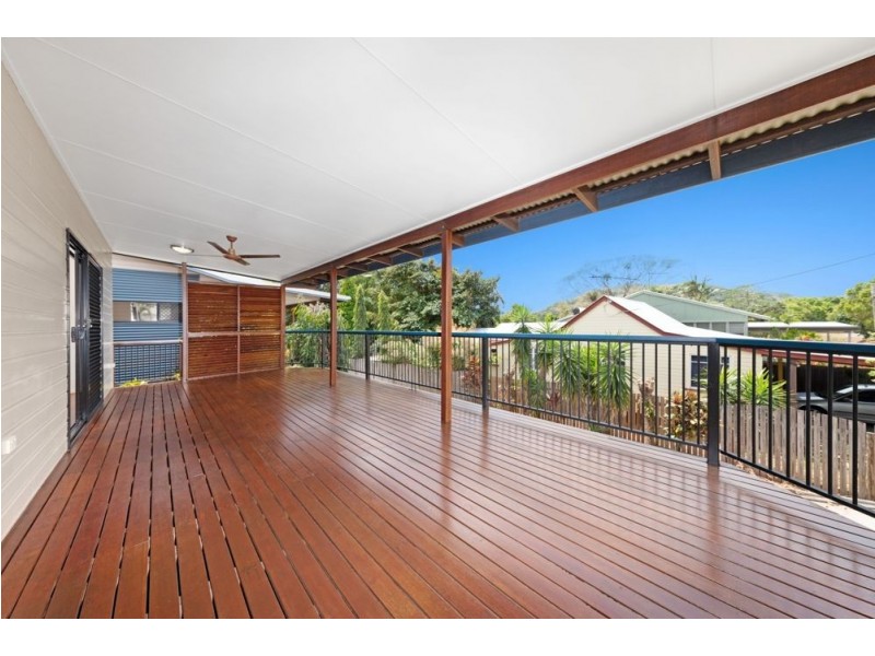 1/7 Tenni Street, Redlynch QLD 4870