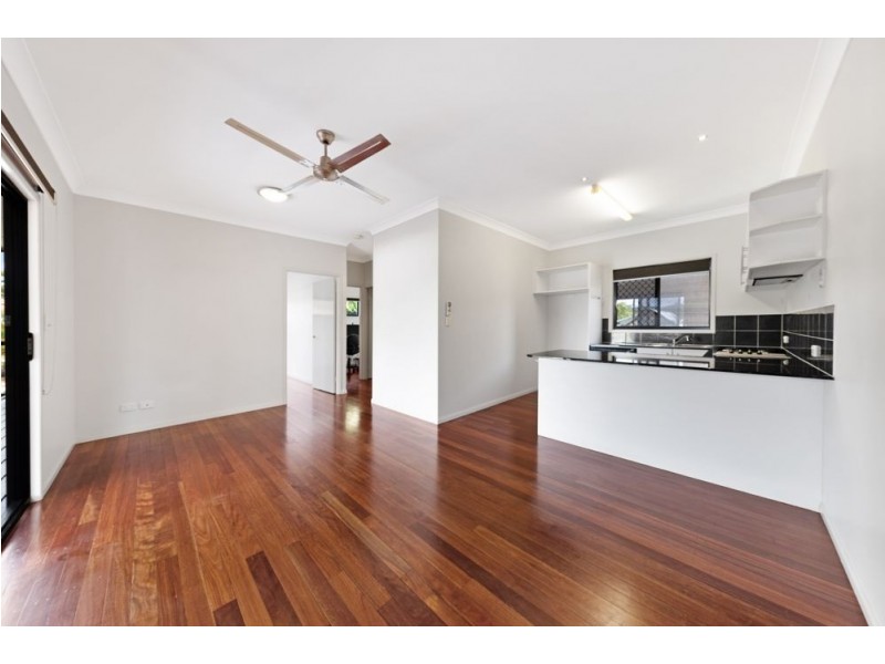 1/7 Tenni Street, Redlynch QLD 4870