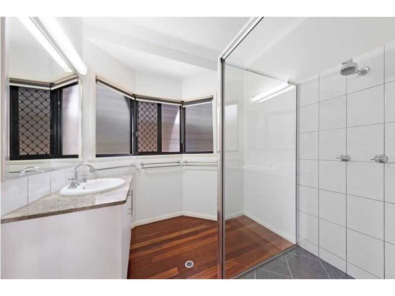 1/7 Tenni Street, Redlynch QLD 4870