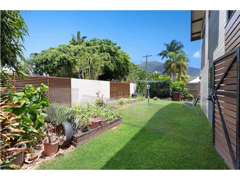 1/7 Tenni Street, Redlynch QLD 4870