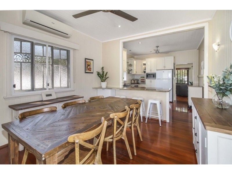 126 Upper Richardson Street, Whitfield QLD 4870