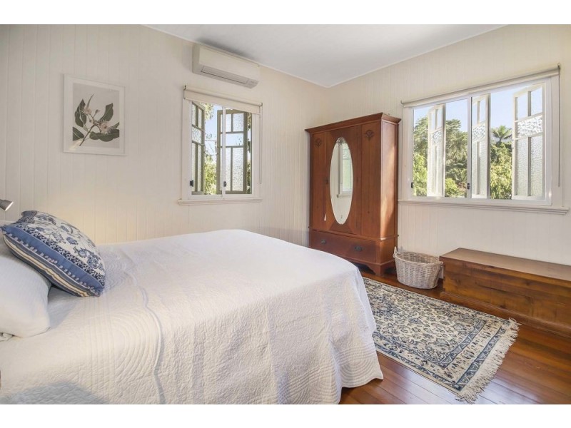 126 Upper Richardson Street, Whitfield QLD 4870
