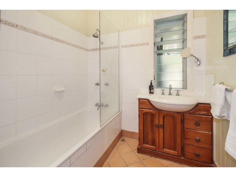 126 Upper Richardson Street, Whitfield QLD 4870