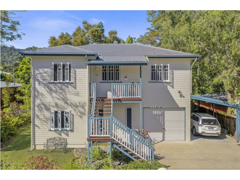 126 Upper Richardson Street, Whitfield QLD 4870