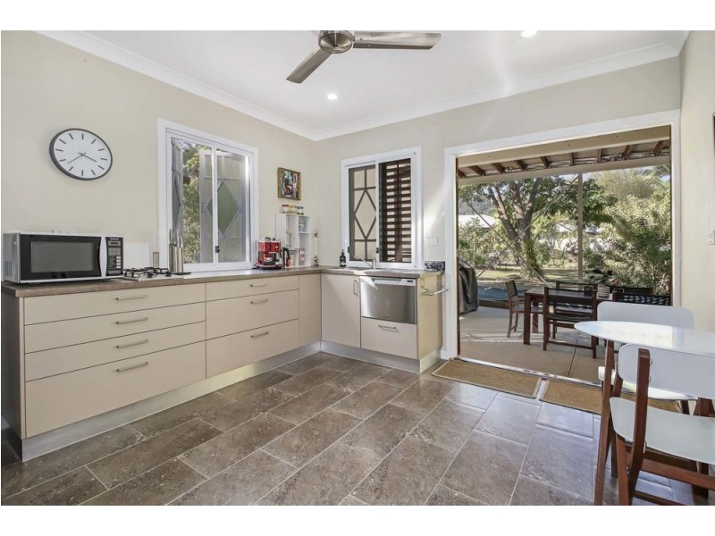 126 Upper Richardson Street, Whitfield QLD 4870