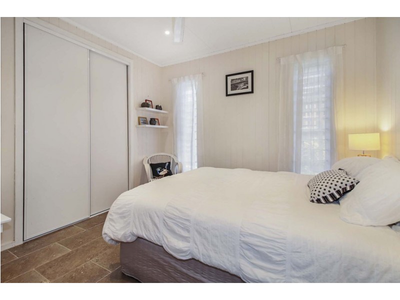 126 Upper Richardson Street, Whitfield QLD 4870