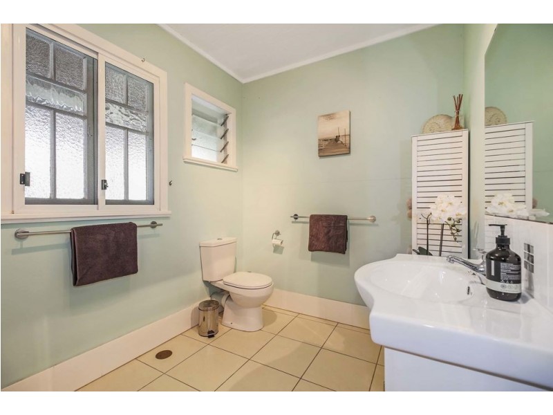 126 Upper Richardson Street, Whitfield QLD 4870