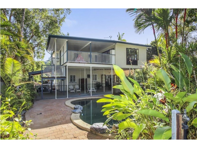 126 Upper Richardson Street, Whitfield QLD 4870