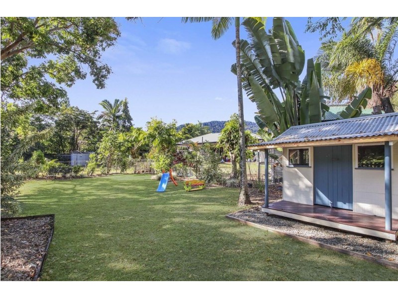 126 Upper Richardson Street, Whitfield QLD 4870