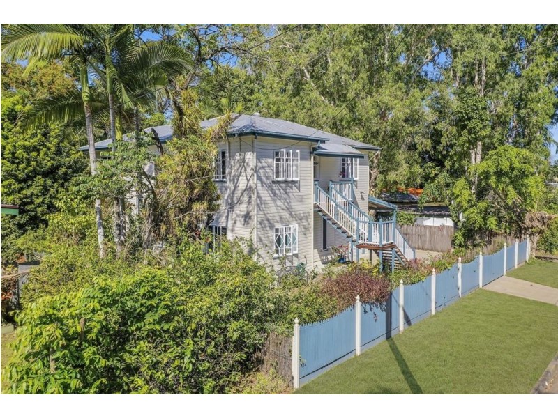 126 Upper Richardson Street, Whitfield QLD 4870