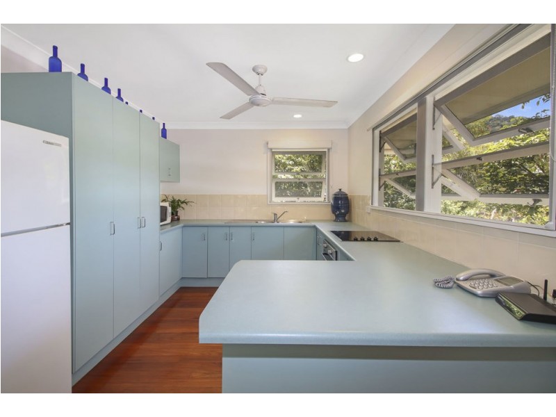 61 Hillview Crescent, Whitfield QLD 4870