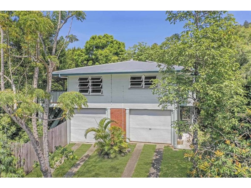 61 Hillview Crescent, Whitfield QLD 4870