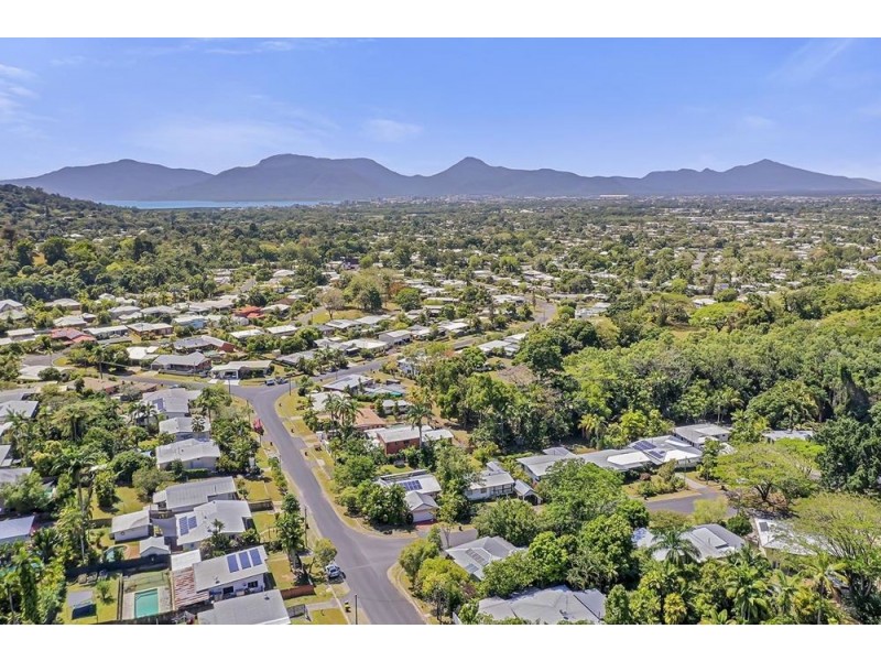 61 Hillview Crescent, Whitfield QLD 4870
