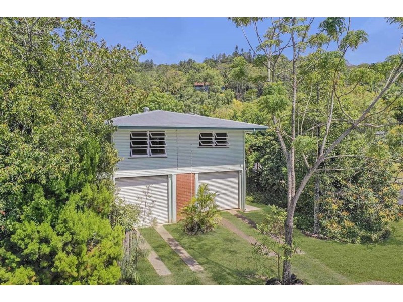 61 Hillview Crescent, Whitfield QLD 4870