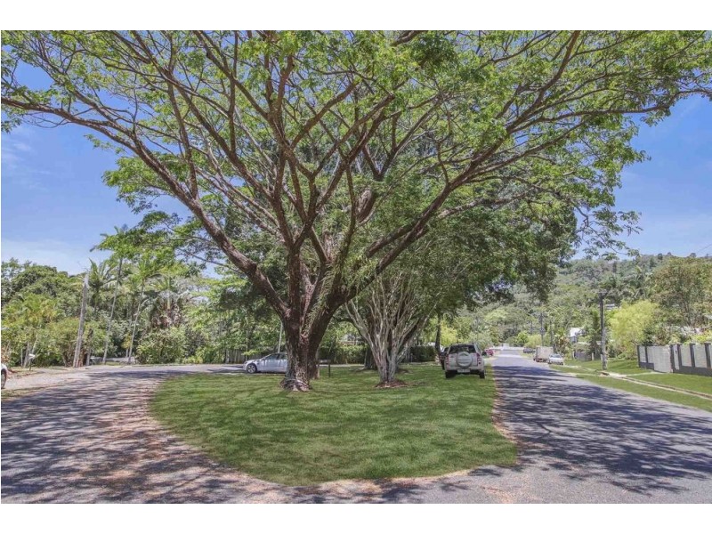 61 Hillview Crescent, Whitfield QLD 4870