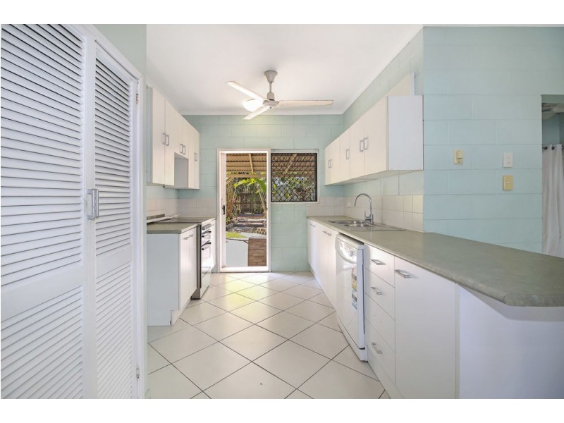 Villa 2/2-6 Lake Placid Road, Caravonica QLD 4878