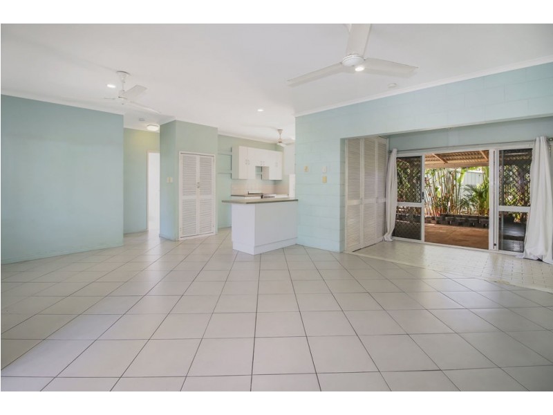 Villa 2/2-6 Lake Placid Road, Caravonica QLD 4878