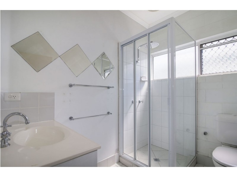 Villa 2/2-6 Lake Placid Road, Caravonica QLD 4878