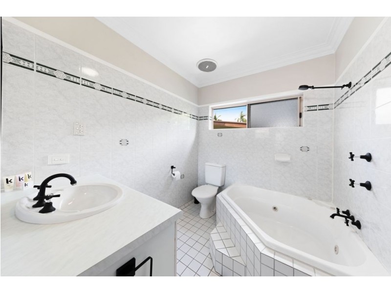 1/4 Vallely Street, Freshwater QLD 4870