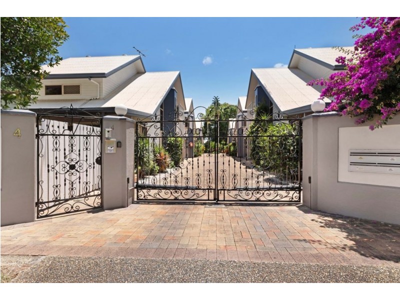 1/4 Vallely Street, Freshwater QLD 4870