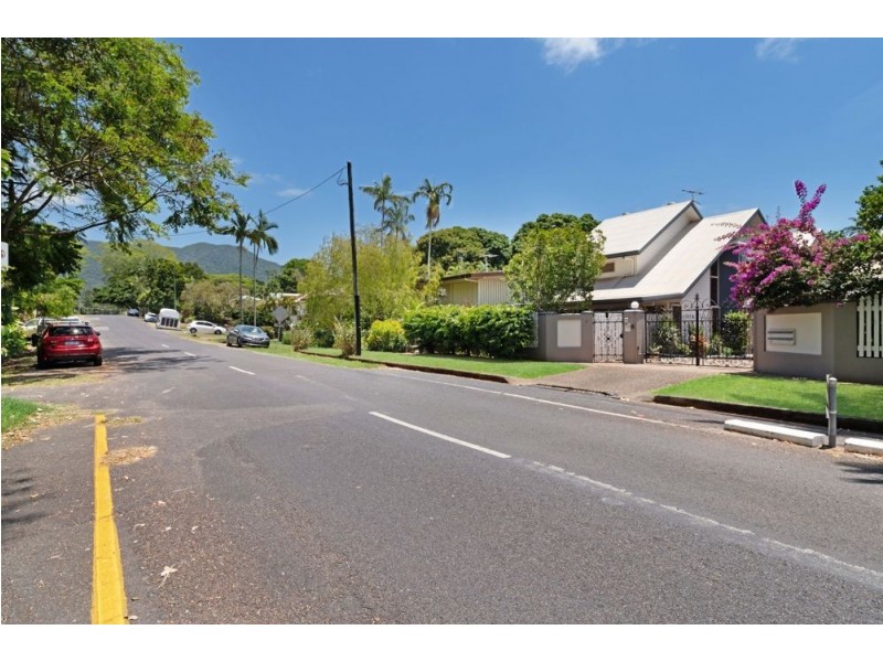 1/4 Vallely Street, Freshwater QLD 4870